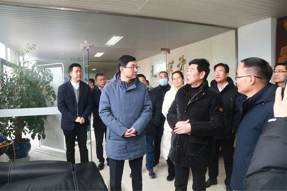 Yang Zewei, biträdande sekreterare för Lin'an District Committee och distriktsborgmästare, besökte Meige Machinery för att undersöka och återuppta arbete och produktion
